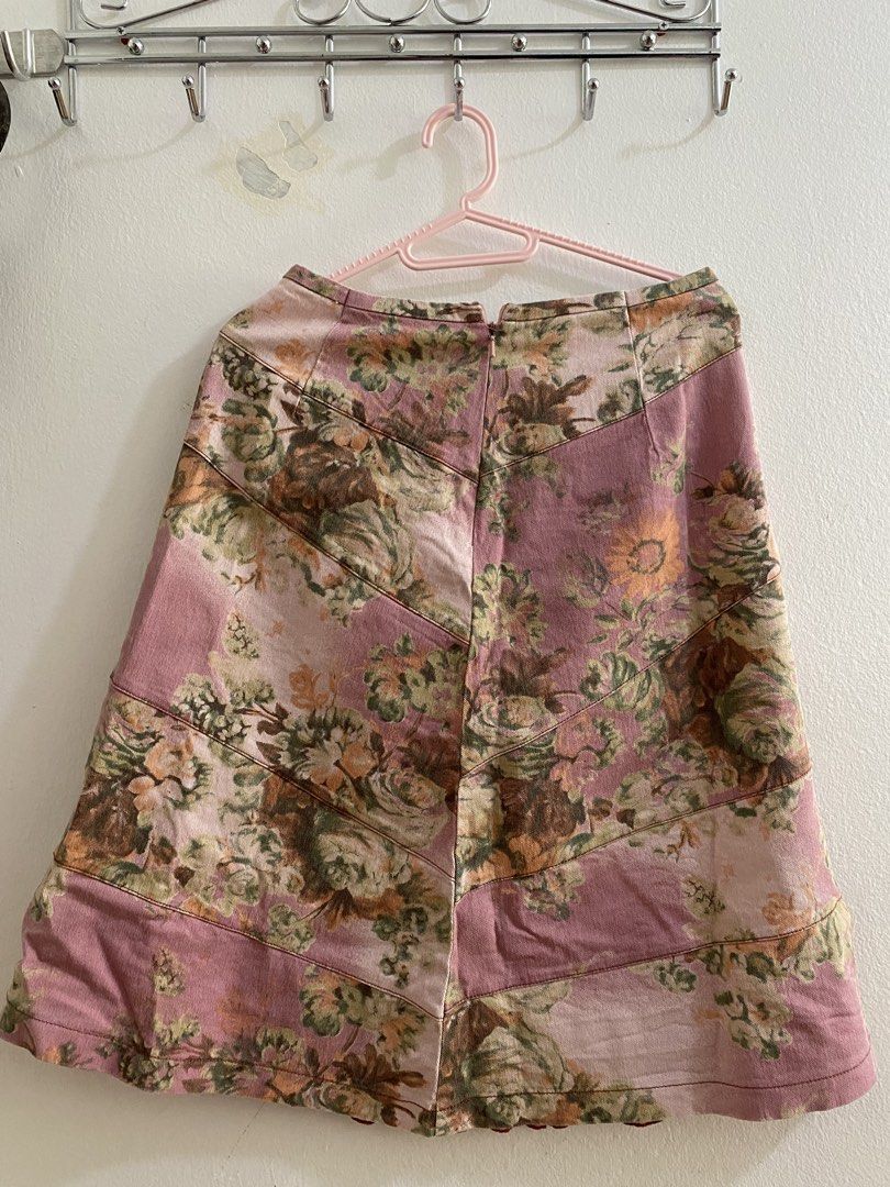 Vintage Midi Skirt (Category: Skirts) located in Cavite. Submitted by renjamore (Listing ID 1466362259, Image 2). Description: midi skirt with vintage floral print, back zipper thrifted online, fits sizes s-m no issues, worn once for a birthday dm for more inquiries :D.