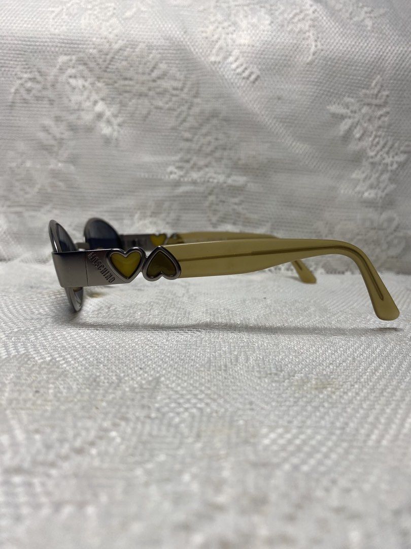 Vintage Moschino oval sunglasses (Category: Sunglasses & Eyewear) located in Angeles City. Submitted by noagrace (Listing ID 1466348656, Image 2). Description: Vintage Moschino oval sunglasses Excellent condition P1500.