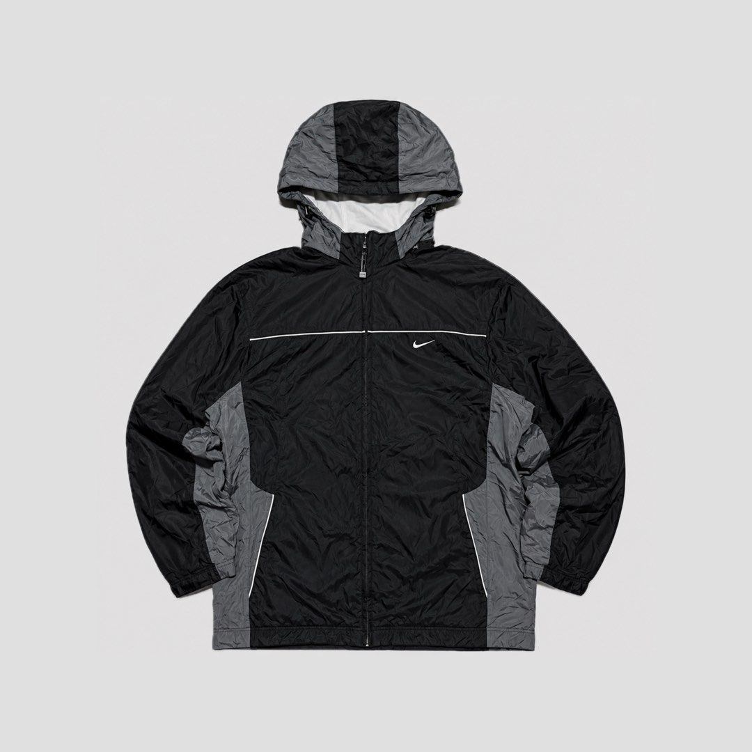 vintage nike windbreaker jacket (Category: Coats, Jackets and Outerwear) located in Bacoor. Submitted by striped_boyz (Listing ID 1466428090, Image 1). Description: vintage nike windbreaker jacket size XL on tag 24W 29L 9/10 condition issue: unnoticeable pinhole.