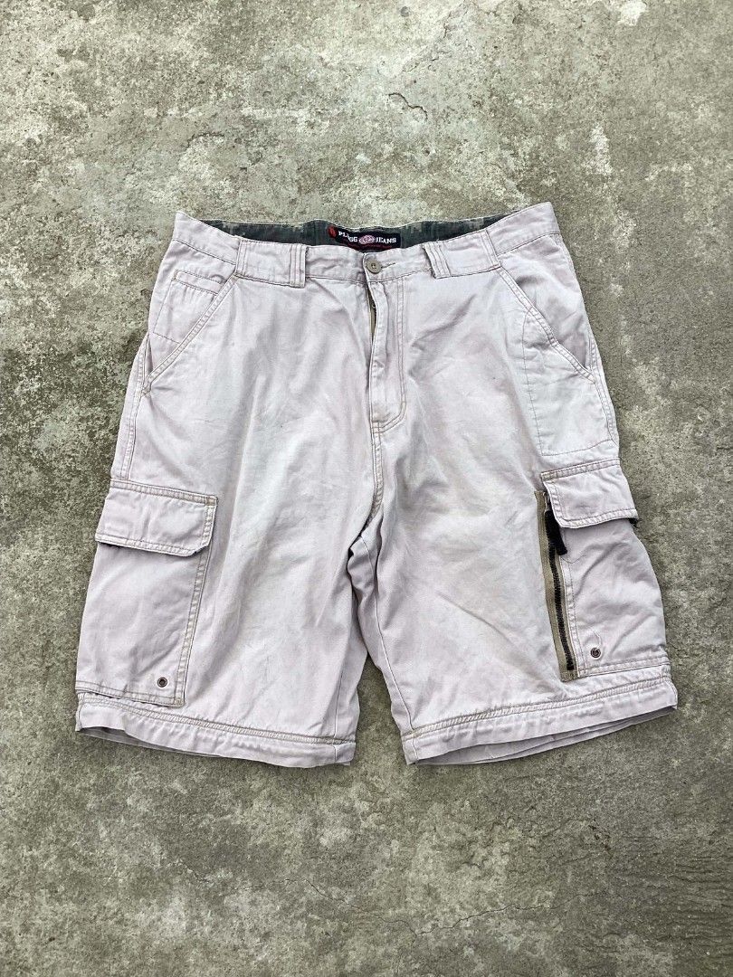 Vintage Plugg Jeans Jorts (Category: Shorts) located in Balanga. Submitted by archivefine_ds (Listing ID 1466459805, Image 3). Description: Plugg Jeans Cargo Jorts 9/10 condi, may fixed stitched mark w 34 L 23 450+sf.