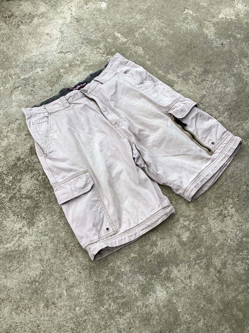 Vintage Plugg Jeans Jorts (Category: Shorts) located in Balanga. Submitted by archivefine_ds (Listing ID 1466459805, Image 1). Description: Plugg Jeans Cargo Jorts 9/10 condi, may fixed stitched mark w 34 L 23 450+sf.