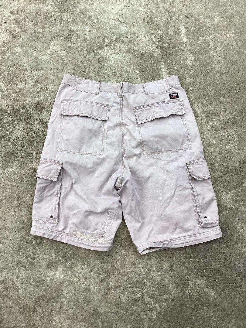 Vintage Plugg Jeans Jorts (Category: Shorts) located in Balanga. Submitted by archivefine_ds (Listing ID 1466459805, Image 2). Description: Plugg Jeans Cargo Jorts 9/10 condi, may fixed stitched mark w 34 L 23 450+sf.