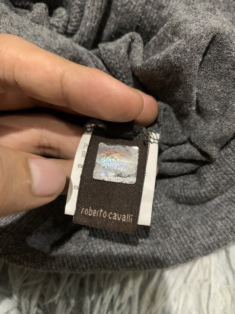 Vintage Roberto cavalli top (Category: Others Tops) located in Antequera. Submitted by litsthrift (Listing ID 1466469145, Image 2). Description: .