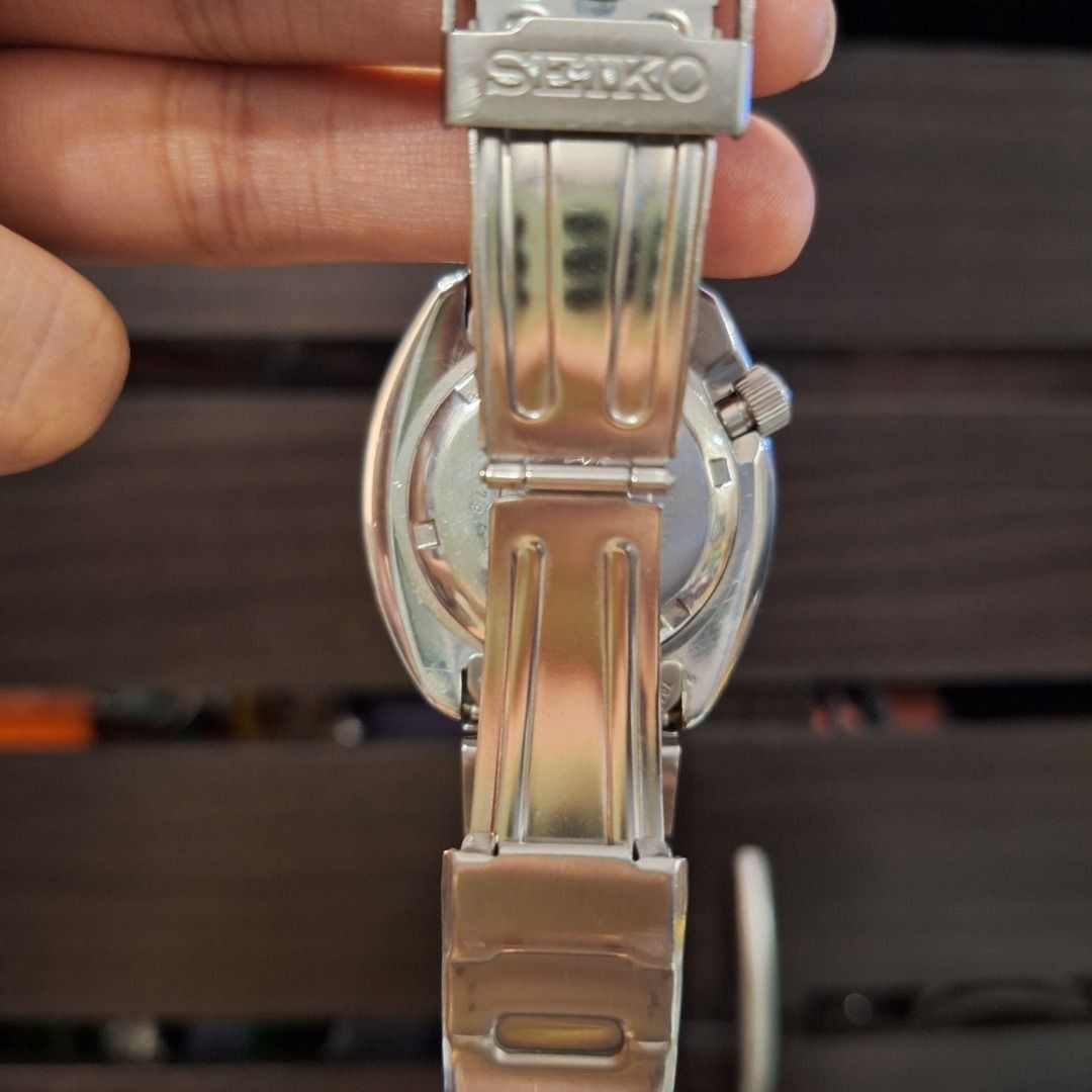 VINTAGE Seiko Pepsi Watch (Category: Men's Watches) located in General Trias. Submitted by aeunice (Listing ID 1466428496, Image 3). Description: Vintage Seiko automatic dive watch 150m Water Resistance In Good Condition. Featuring a classic cushion case, striking blue and orange rotating bezel and black dial. Comes with a stainless steel bracelet, day/date window and screw-down crown. Compatible with both Jubilee and Oyster style bracelets. Read