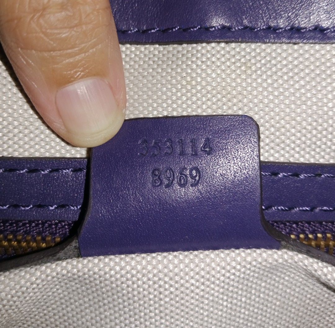 Vintage Sling Bag-coded (Category: Cross-body Bags) located in Manila. Submitted by mamapards17 (Listing ID 1466393665, Image 3). Description: .