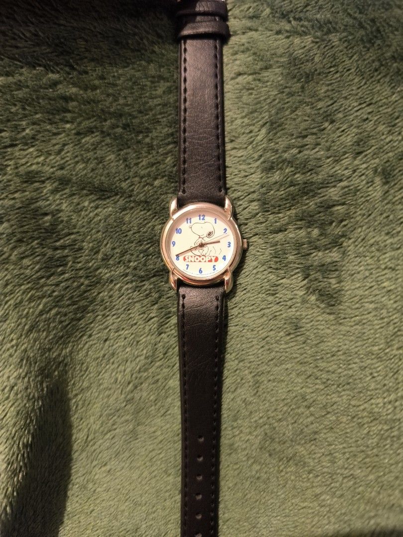 Vintage Snoopy (Category: Luxury Watches) located in Manila. Submitted by sxynss (Listing ID 1466415967, Image 1). Description: 888 for luck 🤞🏻.