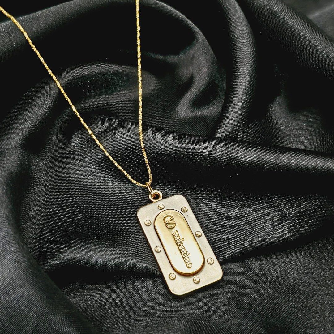 VINTAGE VALENTINO TAG NECKLACE ✨ (Category: Necklaces) located in Mandaluyong City. Submitted by luxprelovedbagsparadise (Listing ID 1466451709, Image 2). Description: ✨ VINTAGE VALENTINO TAG NECKLACE ✨ A timeless vintage piece with that effortlessly classy, statement-making look. 🤎✨ 💛 Gold-Plated Finish 🔲 Rectangular Tag Pendant ✨ Engraved Valentino Brand 🔩 Signature Flathead Screw Details 🕰️ Vintage Design 📦 ON HAND & READY TO SHIP 🔥 STE