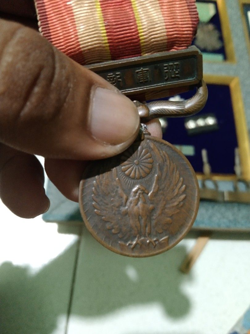 Vintage ww2 medal frame (Category: Looking For) located in Caloocan City. Submitted by noeld316982578 (Listing ID 1466560121, Image 2). Description: pm sa my gusto Taguig location.