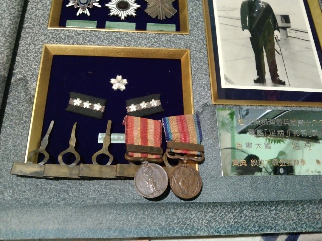 Vintage ww2 medal frame (Category: Looking For) located in Caloocan City. Submitted by noeld316982578 (Listing ID 1466560121, Image 3). Description: pm sa my gusto Taguig location.