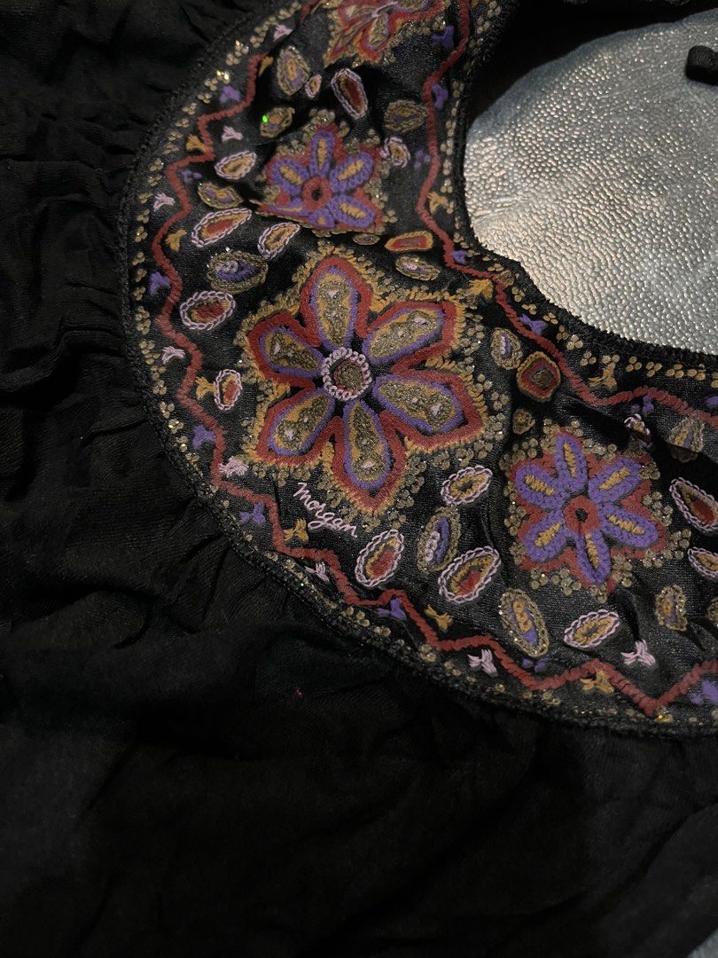 VINTAGE Y2k Morgan De toi (Category: Blouses) located in Valencia. Submitted by hunterxthrifter (Listing ID 1466517691, Image 3). Description: GOOD ASNEW SIZE SMALL NO ISSUE INCH?.