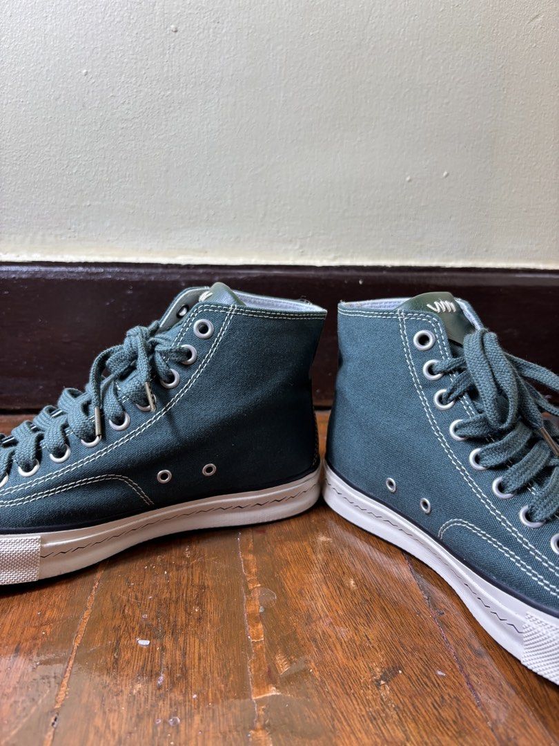 VISVIM SKAGWAY HI PATTEN W GREEN (Category: Sneakers) located in Manila. Submitted by earlylifecrisis3 (Listing ID 1466429991, Image 2). Description: Size 8 Condition 9.8/10 Measure it by inch Insole: 10 Outsole: 11.2 Heels: 1.5 •Refund / Returns not allowed allowed •Please do check the dimensions size on labels sometimes are not accurate on the sizing •Ask me before purchasing.