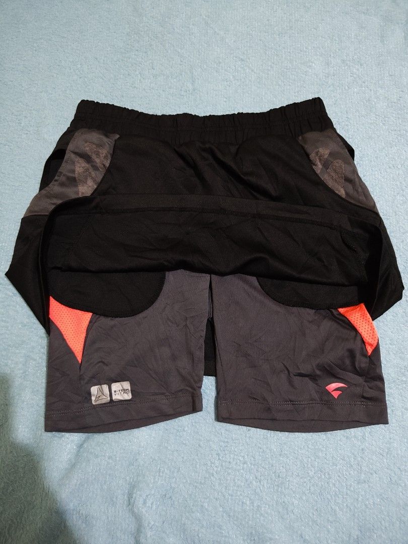 Vitro (Category: Skirts) located in Mandaue City. Submitted by prekfinds (Listing ID 1466469693, Image 3). Description: Vitro skirt As new condition 9.9/10 colorate Size: 85 on tag Dimes: 25-30W x 12.5L Inner length : 14.5L No issue.