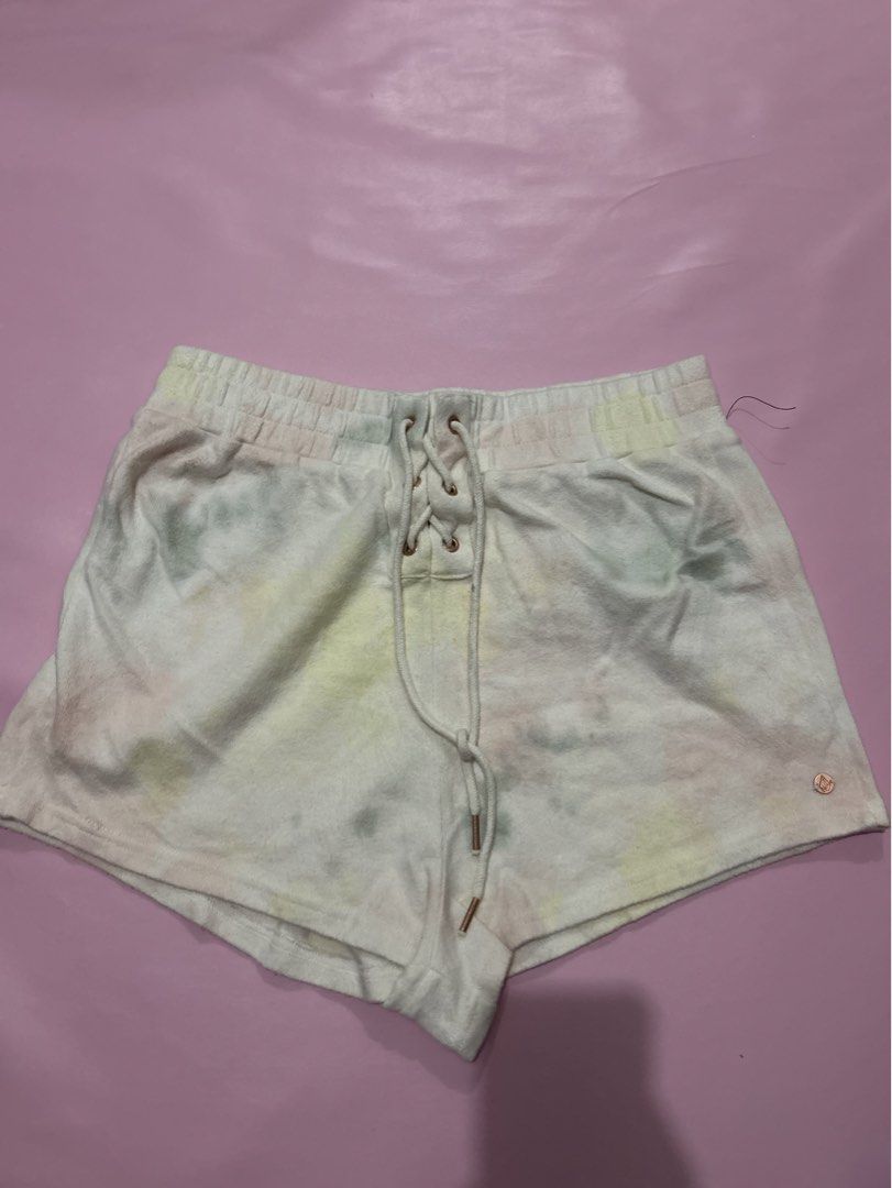 Volcom Lounge Short (Category: Activewear) located in Manila. Submitted by chen_clybelles (Listing ID 1466490856, Image 1). Description: .