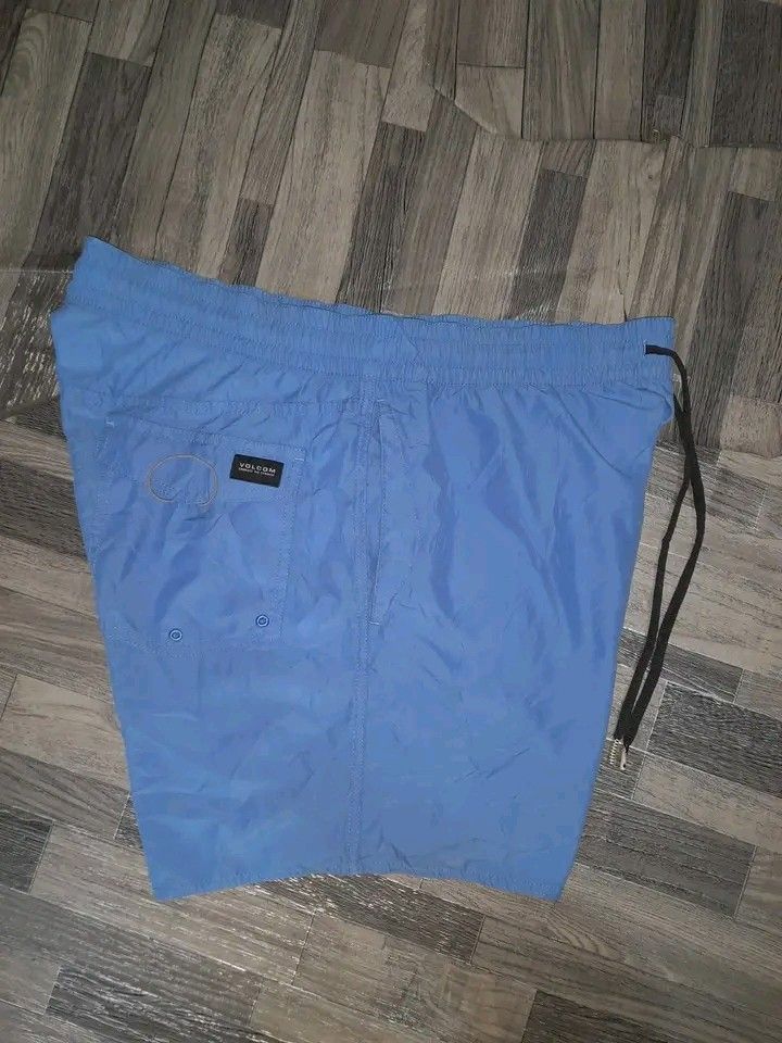 VOLCOM MEN'S ABOVE THE KNEE BEACH SHORT (Category: Shorts) located in Mandaue City. Submitted by indayftjesiediva (Listing ID 1466441443, Image 2). Description: VOLCOM MEN'S ABOVE THE KNEE BEACH SHORT XL 36 LENGHT 16.5 EXCELLENT CONDITION COLOR RATE 9.8/10 NEEDWASH MINE 350 + SF ONLY 🔥 DM IF INTERESTED 📩.
