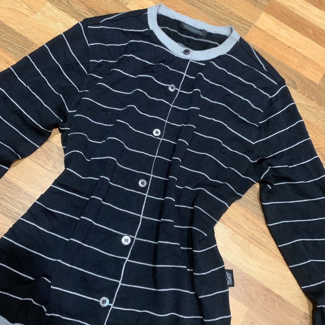 VON DUTCH CARDIGAN (Category: Coats, Jackets and Outerwear) located in Valencia. Submitted by kentmorgia.462 (Listing ID 1466337351, Image 2). Description: .