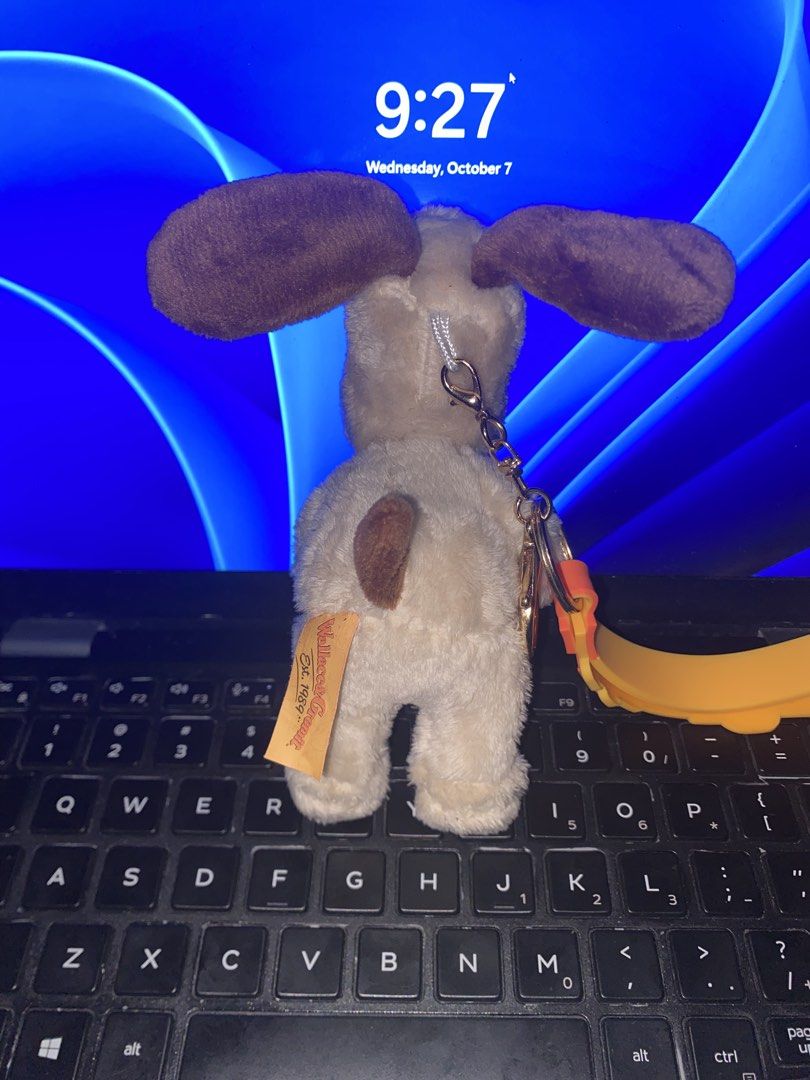 Wallace and Gromit : Gromit with Heart 15cm (Category: Plushies & Soft Toys) located in Binangonan. Submitted by r0nb1nt5cat5co (Listing ID 1466480841, Image 2). Description: .