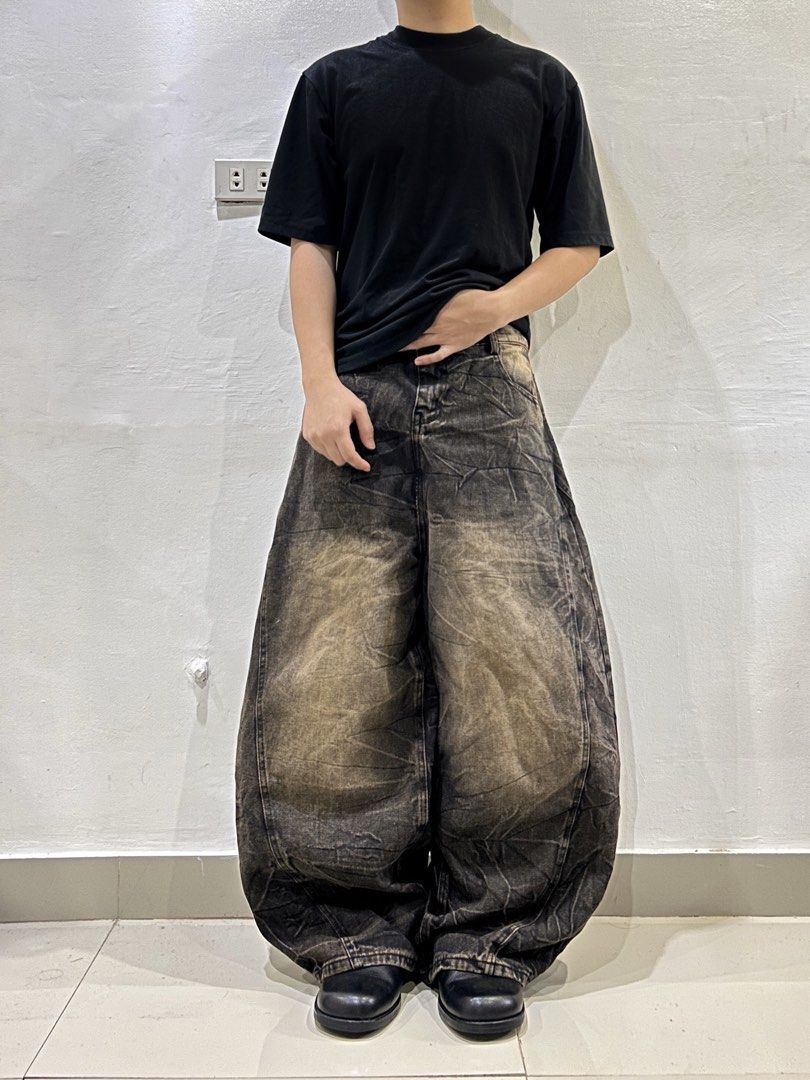 WASHED BROWN DENIM BARREL JEANS (Category: Jeans) located in Subic. Submitted by kidfrom00s (Listing ID 1466395184, Image 3). Description: WASHED BROWN DENIM BARREL JEANS 30” TO 34” WAIST 15” THIGH 40” LENGTH 12” OPEN LEG.