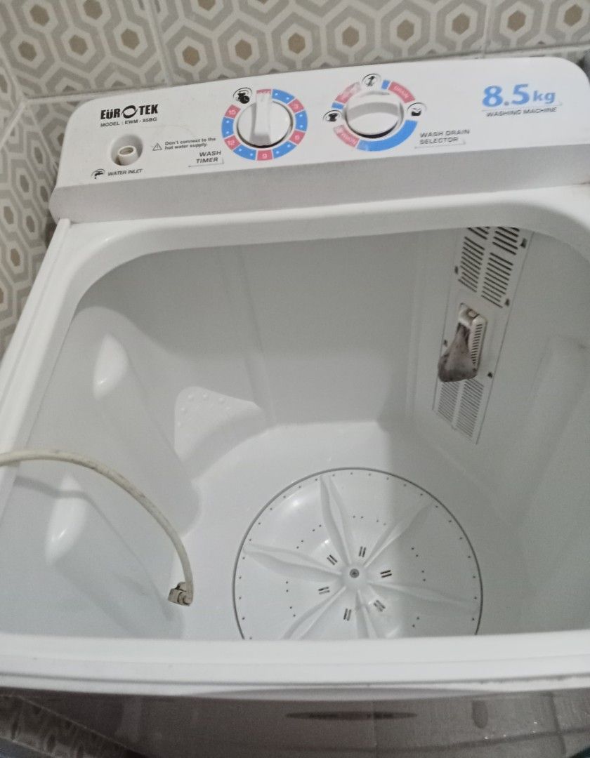 Washing and Dryer (Category: Washing Machines and Dryers) located in Paranaque City. Submitted by xxgeorgia (Listing ID 1466560069, Image 2). Description: washing machine & dryer 3k take all issue ng washing nag de-drain lang kahit ilagay sa normal naka drain lang yung tubig sa dryer no issue naman bukod sa tuklap yung design Nego price.