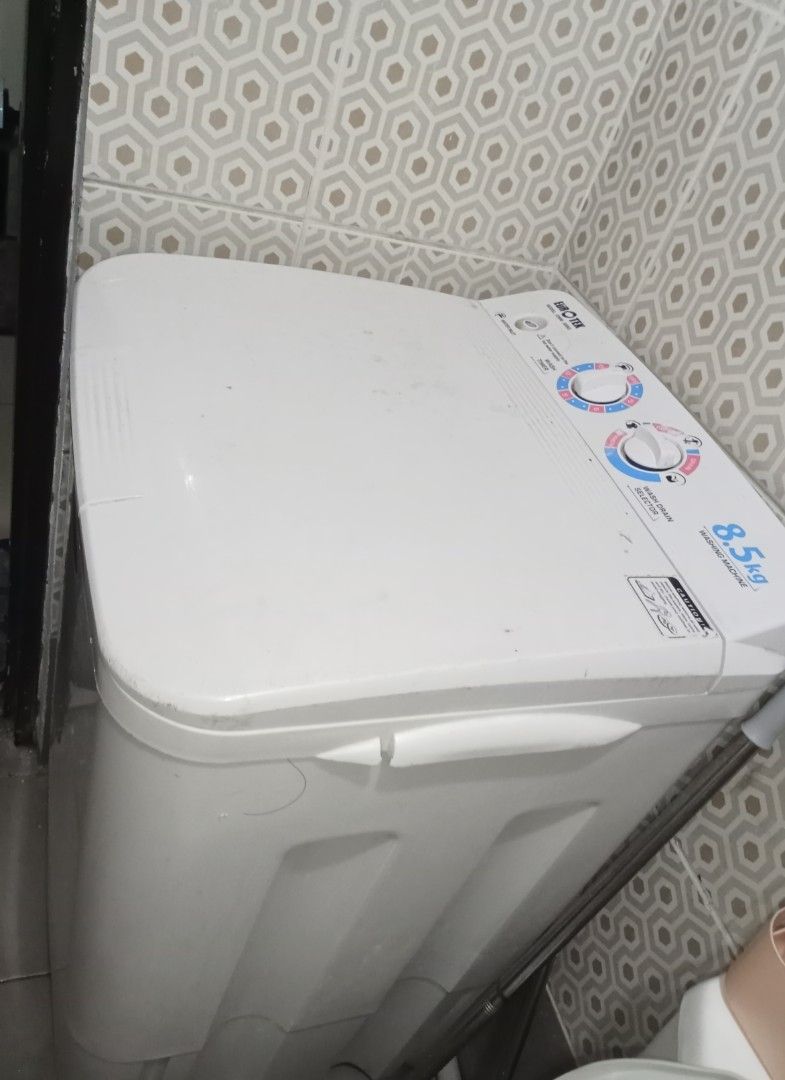 Washing and Dryer (Category: Washing Machines and Dryers) located in Paranaque City. Submitted by xxgeorgia (Listing ID 1466560069, Image 1). Description: washing machine & dryer 3k take all issue ng washing nag de-drain lang kahit ilagay sa normal naka drain lang yung tubig sa dryer no issue naman bukod sa tuklap yung design Nego price.