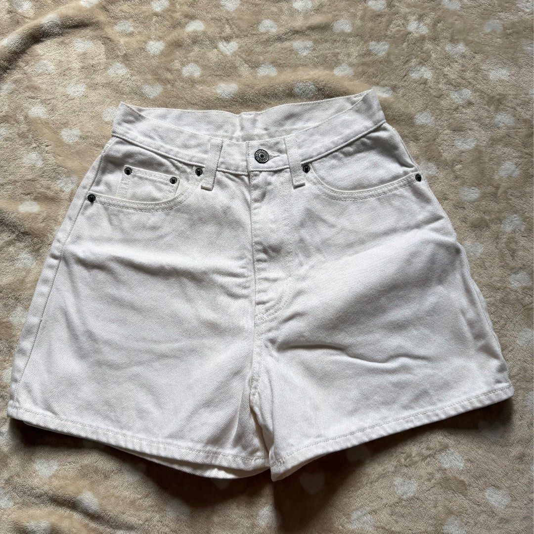 We go Standard (Category: Shorts) located in Manila. Submitted by shefindshope (Listing ID 1466436594, Image 1). Description: .