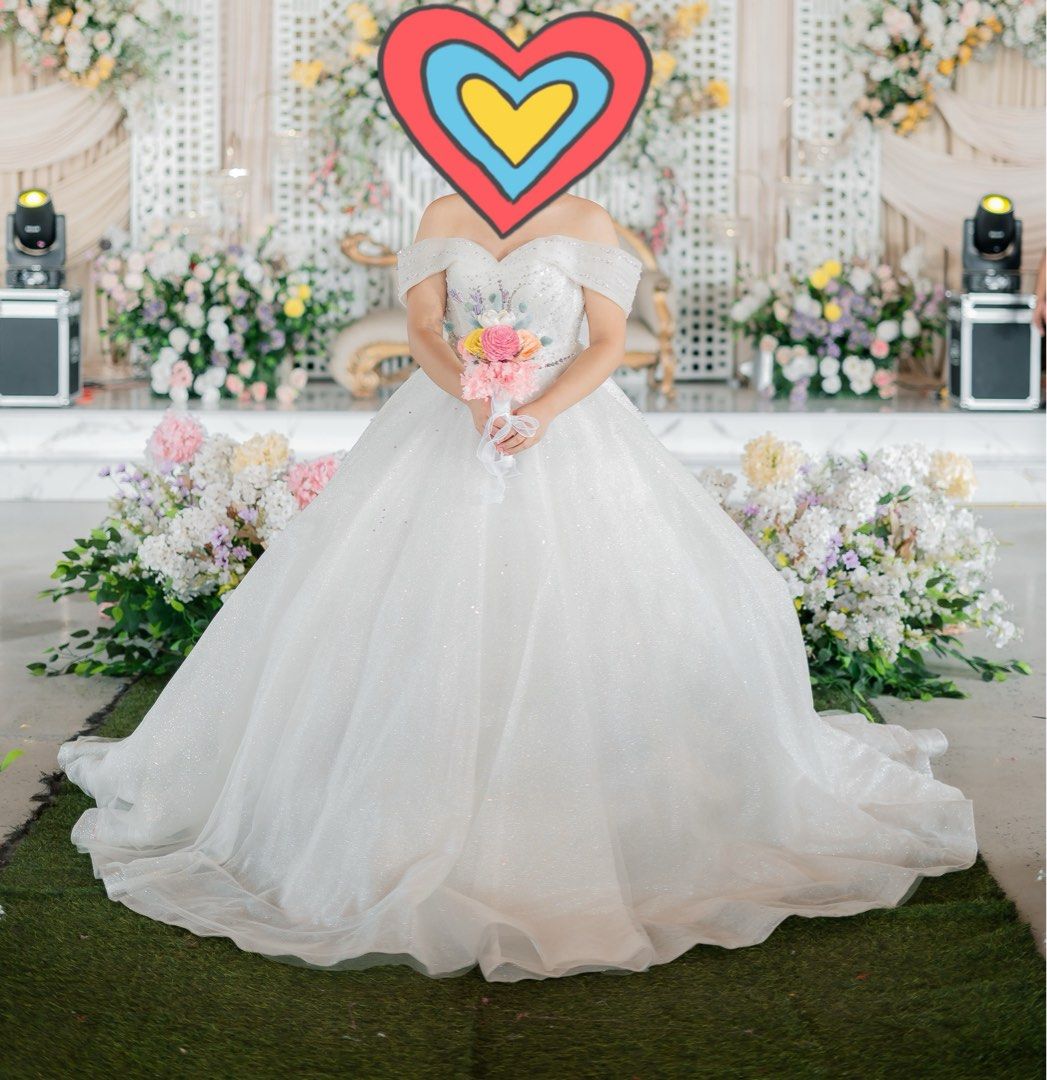 Wedding Gown (Category: Evening dresses & gowns) located in Manila. Submitted by strwbrrymatchaaa (Listing ID 1466411110, Image 1). Description: Size 24-30 waistline.