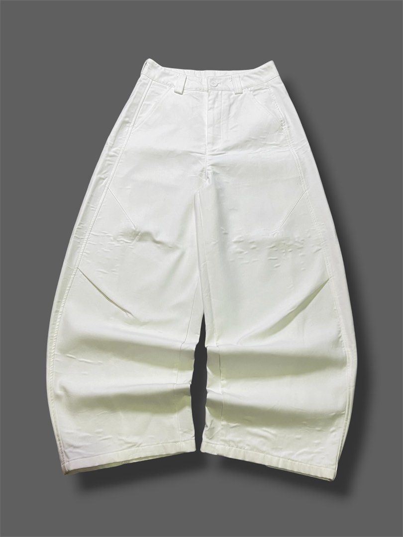 WHITE BARREL PANTS (Category: Jeans) located in Valenzuela. Submitted by arck_dreams (Listing ID 1466394730, Image 1). Description: Brandnew condition No issue Waist 28 | Length 39 | Thigh 13 | Hem 10.5.