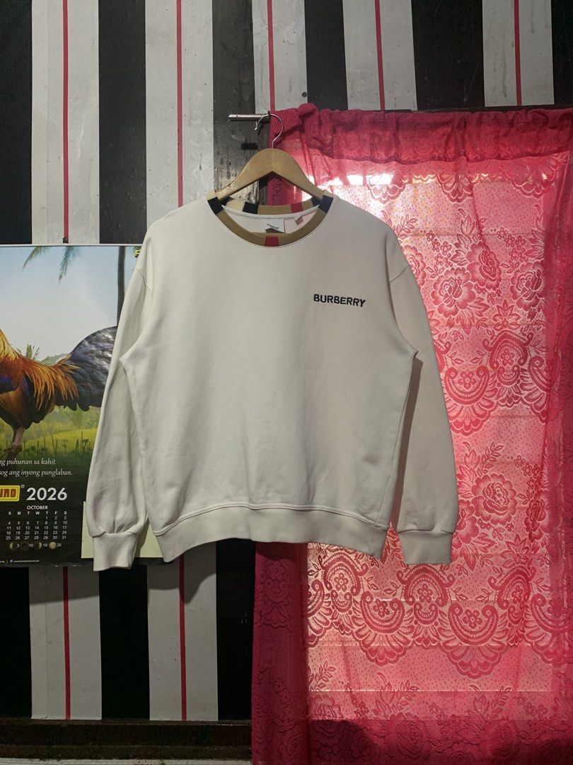 White Burberry Sweater (Category: Longsleeves) located in Iligan City. Submitted by kierrehv (Listing ID 1466380747, Image 2). Description: White Burberry Sweater 9.6/10 cr 22x25 Xs on tag Very Minimal stains (ikaw na mag wash) .