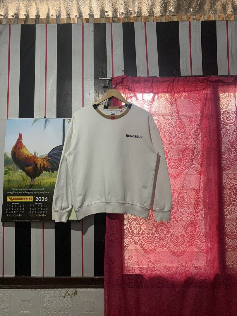 White Burberry Sweater (Category: Longsleeves) located in Iligan City. Submitted by kierrehv (Listing ID 1466380747, Image 1). Description: White Burberry Sweater 9.6/10 cr 22x25 Xs on tag Very Minimal stains (ikaw na mag wash) .