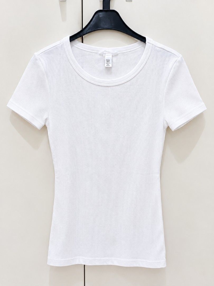 White h&m top (Category: Everything Else Others) located in Makati City. Submitted by monicaelise (Listing ID 1466370602, Image 1). Description: like new size is xs.