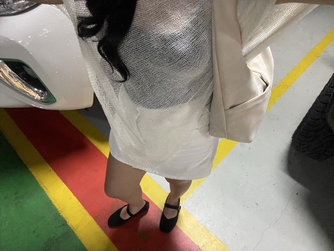 white knit mesh top (Category: Longsleeves) located in Pateros City. Submitted by jiannaross (Listing ID 1466476295, Image 1). Description: - Color: White - Style: Open-knit long-sleeve sweater top - Fit: Relaxed and lightweight - Coverage: Super sheer, requires a layer underneath (tank top not included) - Occasion: Great for casual day outs or stylish layering.