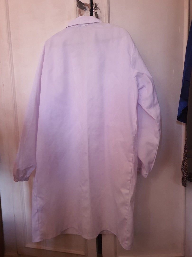 White Lab Coat Size 2XL 180/99A (Category: Coats, Jackets and Outerwear) located in Binangonan. Submitted by everythingmustgo78 (Listing ID 1466409918, Image 2). Description: - Color: Clean solid white - Size: 2XL (180/99A) - Design: Long sleeves with elastic cuffs, front pockets, button-up front, and notched lapel collar - Ideal for: Laboratory work, medical use, or school requirements.