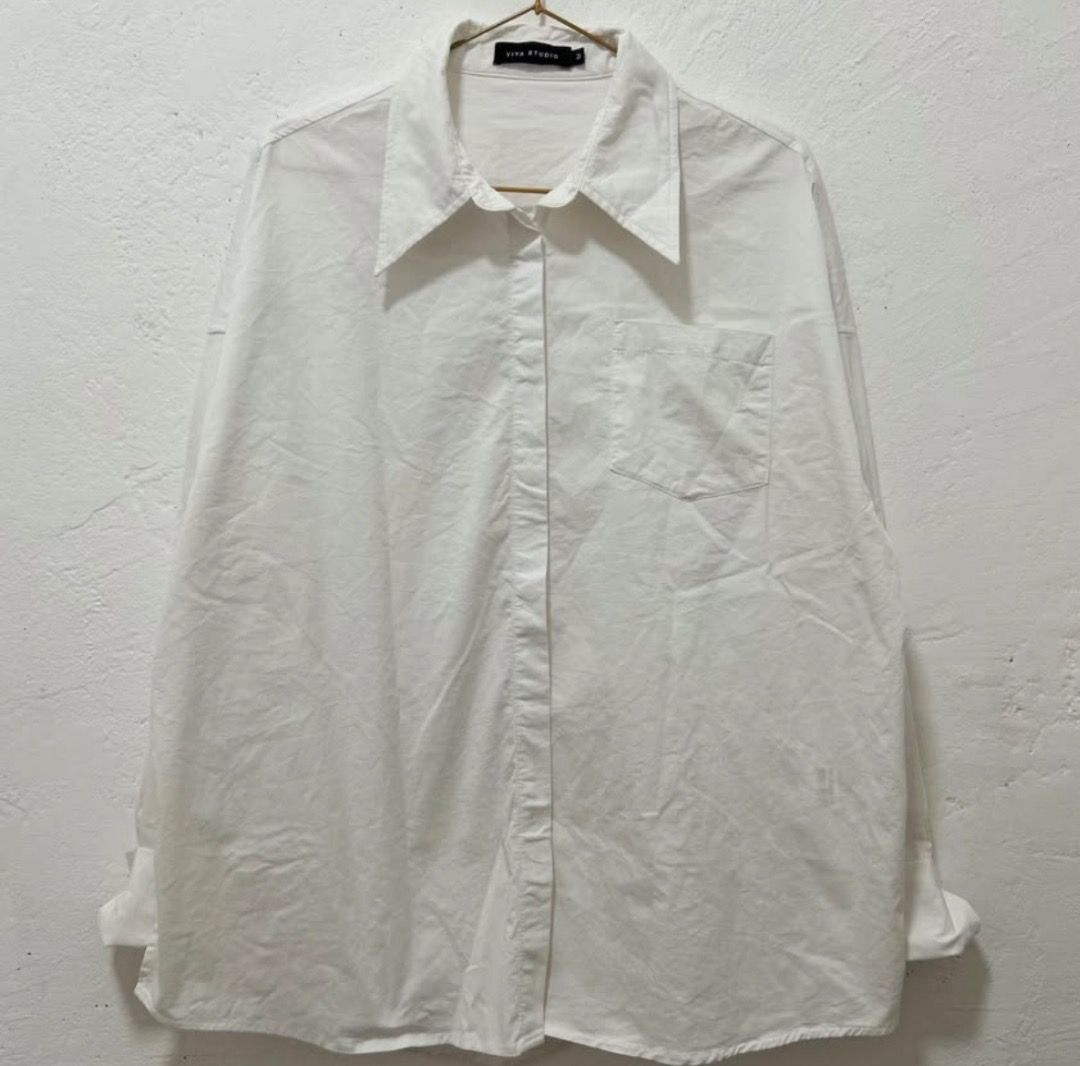 White Polo Longsleeve (Category: Longsleeves) located in Manila. Submitted by shoptasticfinds (Listing ID 1466380893, Image 1). Description: Message me for more details 😉.