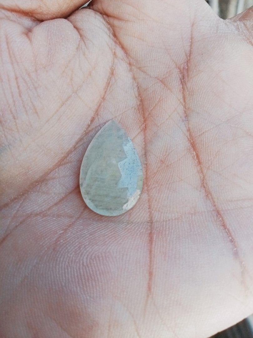 White sapphire stone teardrops (Category: Jewelry) located in Quezon City. Submitted by wolfkinggg (Listing ID 1466388287, Image 1). Description: white Sapphire teardrops rose cuts only one left loose stone.