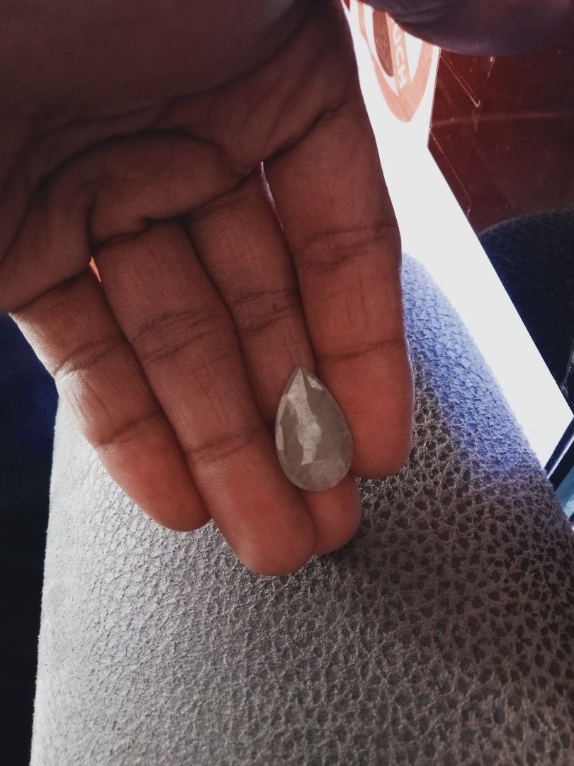 White sapphire stone teardrops (Category: Jewelry) located in Quezon City. Submitted by wolfkinggg (Listing ID 1466388287, Image 2). Description: white Sapphire teardrops rose cuts only one left loose stone.