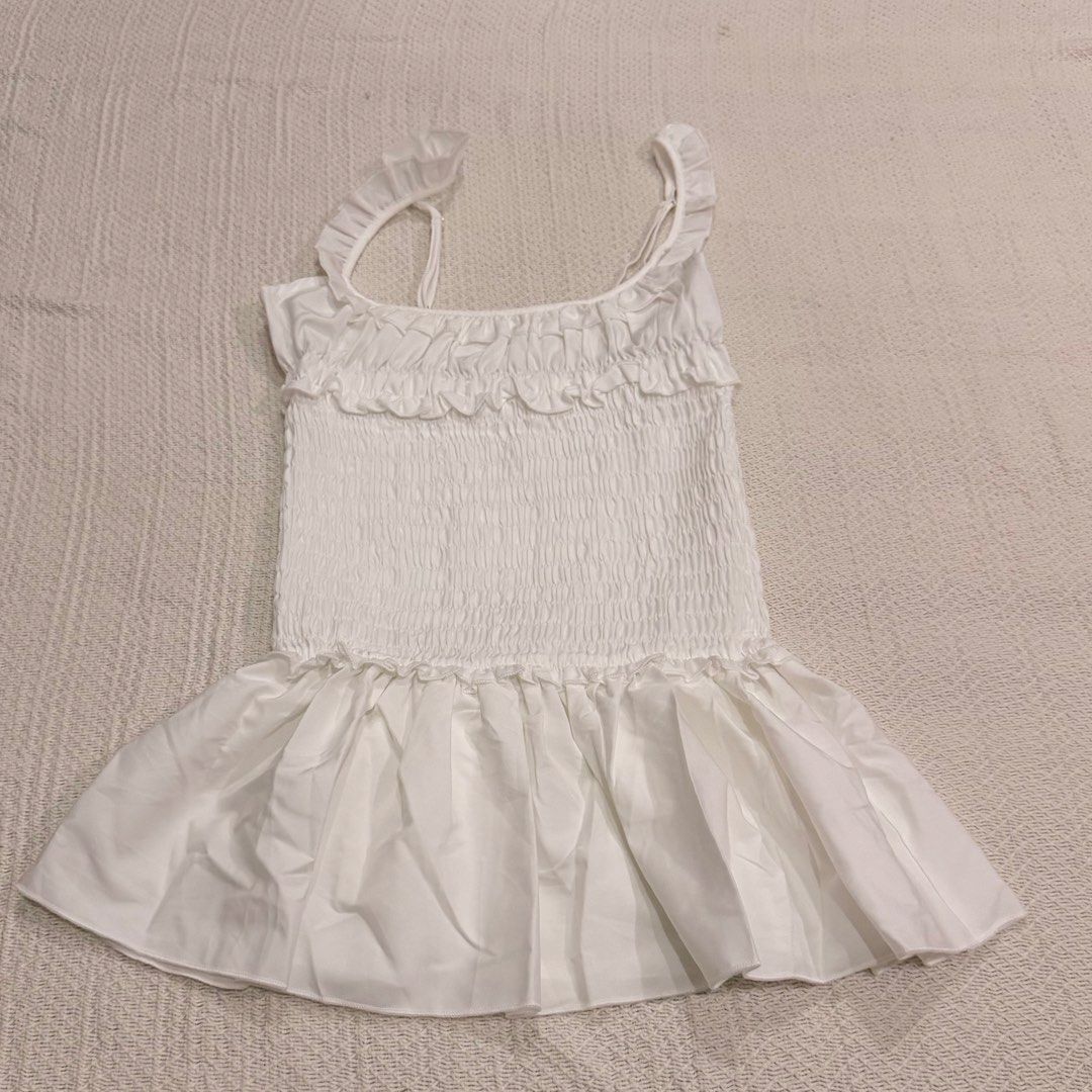 White Smocked Mini Dress (Category: Sleeveless) located in Makati City. Submitted by banshee1411 (Listing ID 1466464854, Image 2). Description: Never been used rfs: not the right size.