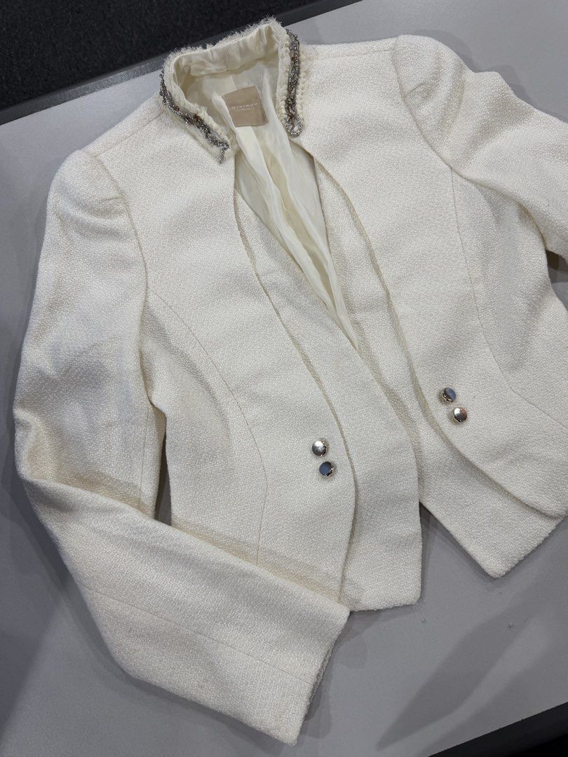 White Tweed Coat (Category: Coats, Jackets and Outerwear) located in Quezon City. Submitted by jdmc16 (Listing ID 1466351731, Image 2). Description: .