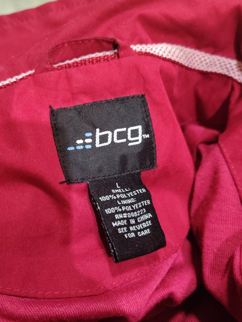 Windbreaker rare colorway (Category: Coats, Jackets and Outerwear) located in Manila. Submitted by thrift2dripp (Listing ID 1466493240, Image 2). Description: windbreaker rare colorway random brand in good condition size Large (can fit medium) 22W 26.5L see last pic for issue and missing adjustable string on hem.