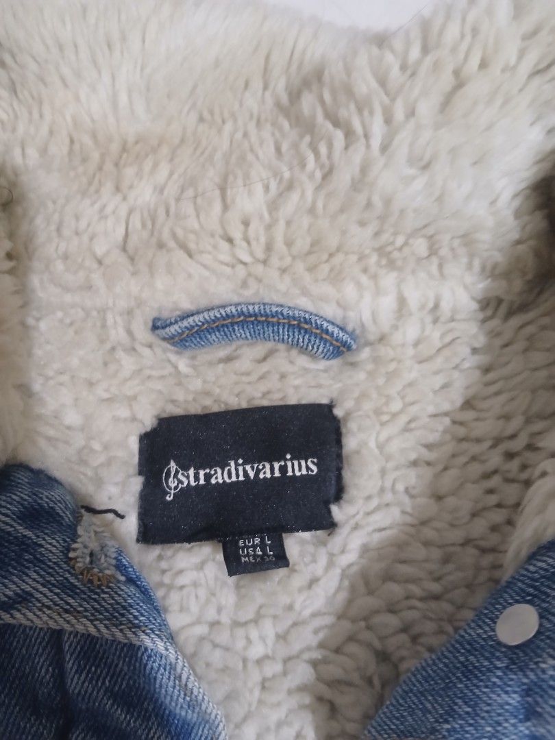 Winter jacket (Category: Coats, Jackets and Outerwear) located in Singapore. Submitted by 24travelfu16040 (Listing ID 1466473657, Image 2). Description: ptp 21, length 22 in imches coll2ction yishun mrt or courier.