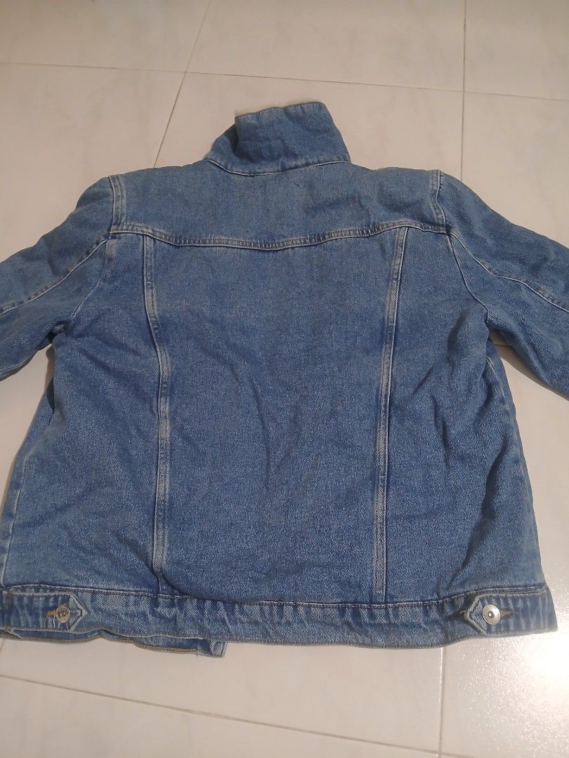 Winter jacket (Category: Coats, Jackets and Outerwear) located in Singapore. Submitted by 24travelfu16040 (Listing ID 1466473657, Image 3). Description: ptp 21, length 22 in imches coll2ction yishun mrt or courier.