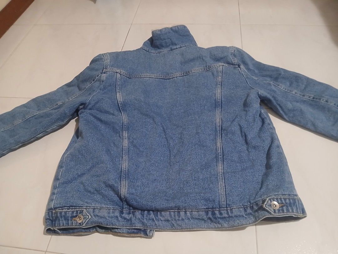 Winter jacket (Category: Coats, Jackets and Outerwear) located in Singapore. Submitted by 24travelfu16040 (Listing ID 1466473657, Image 4). Description: ptp 21, length 22 in imches coll2ction yishun mrt or courier.
