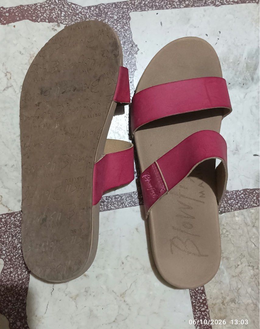 Women’s Two-Strap Slide Sandals (Category: Flats & Sandals) located in Taytay. Submitted by crisha14344 (Listing ID 1466389746, Image 2). Description: A signature molded comfort footbed & pink synthetic leather straps Naka-stock nalang po yan di na nagagamit Maayos pa pa at branded brand .