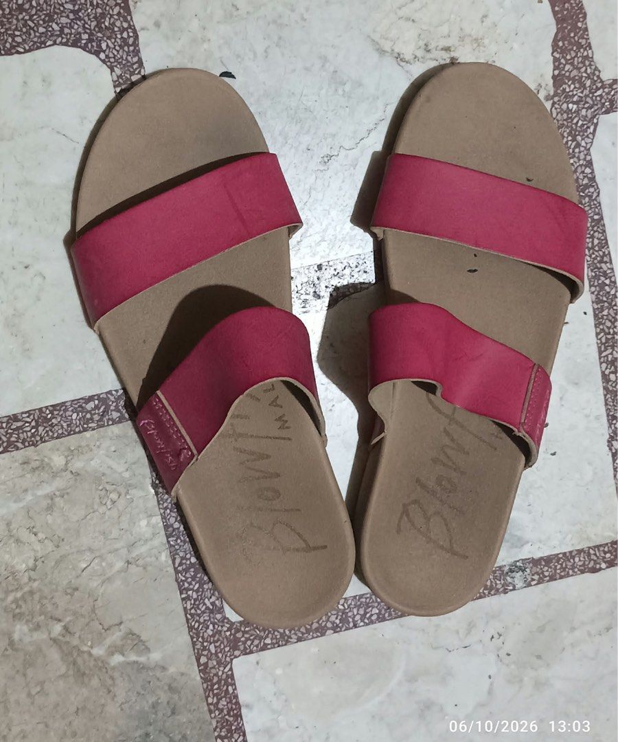 Women’s Two-Strap Slide Sandals (Category: Flats & Sandals) located in Taytay. Submitted by crisha14344 (Listing ID 1466389746, Image 1). Description: A signature molded comfort footbed & pink synthetic leather straps Naka-stock nalang po yan di na nagagamit Maayos pa pa at branded brand .