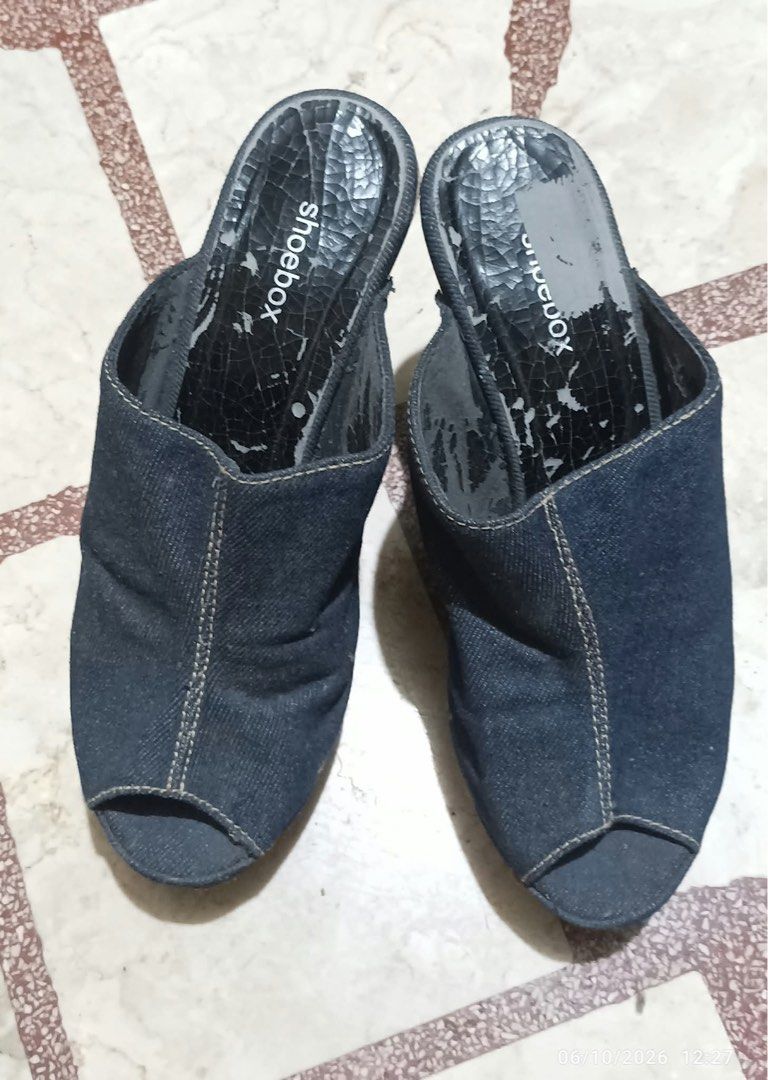 Women’s Wedge Slide/Clog (Category: Flats & Sandals) located in Taytay. Submitted by crisha14344 (Listing ID 1466380095, Image 1). Description: Denim fabric upper (dark blue jeans-like material) Open toe design at the front Slip-on style with no straps or laces Wood-look wedge heel/platform Decorative metal studs/rivets Na-stock lang po yan Kayo nalang mag-price Decluttering Size nyan mga 6.5 to 7.