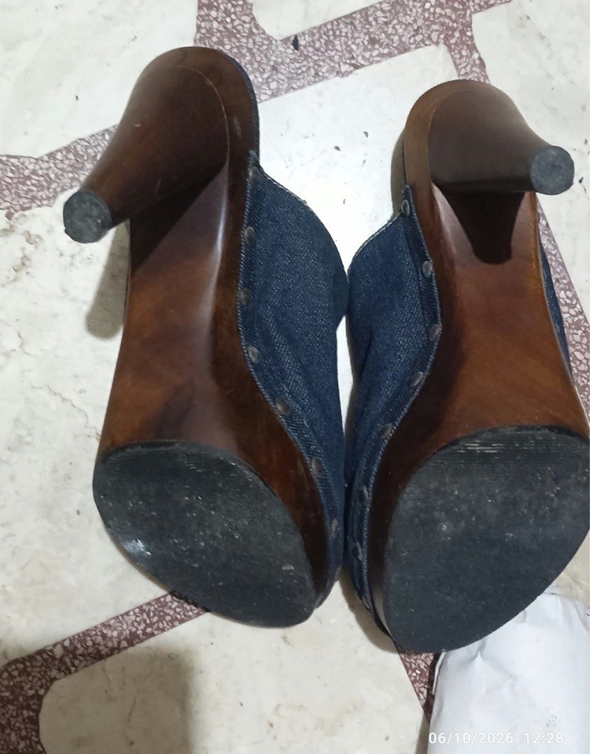 Women’s Wedge Slide/Clog (Category: Flats & Sandals) located in Taytay. Submitted by crisha14344 (Listing ID 1466380095, Image 3). Description: Denim fabric upper (dark blue jeans-like material) Open toe design at the front Slip-on style with no straps or laces Wood-look wedge heel/platform Decorative metal studs/rivets Na-stock lang po yan Kayo nalang mag-price Decluttering Size nyan mga 6.5 to 7.