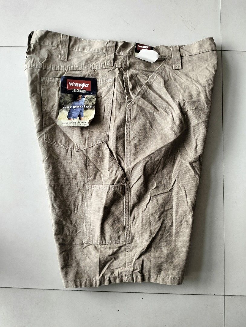 Wrangler carpenter jorts (Category: Activewear) located in San Carlos City. Submitted by guioverlua72920 (Listing ID 1466398162, Image 3). Description: Wrangler carpenter jorts Size 38 on tag W38 L22½ Hem 12 Brand New No issue ₱600 location San Carlos city Negros Occidental.