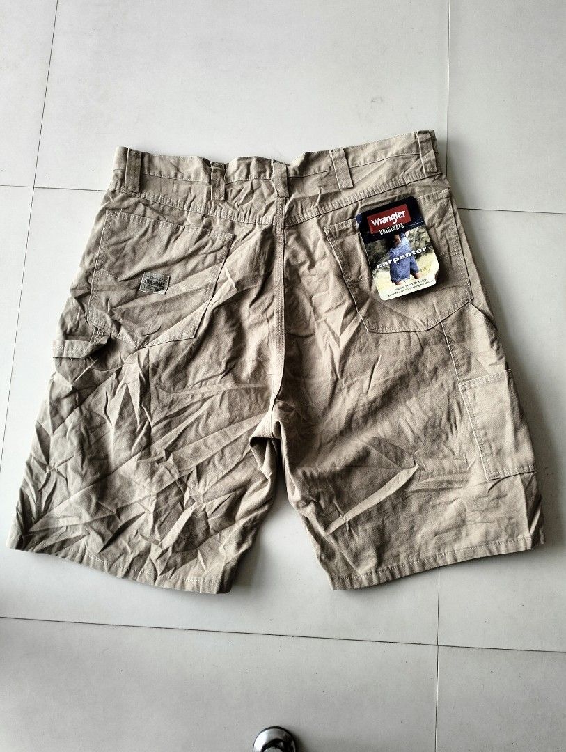 Wrangler carpenter jorts (Category: Activewear) located in San Carlos City. Submitted by guioverlua72920 (Listing ID 1466398162, Image 2). Description: Wrangler carpenter jorts Size 38 on tag W38 L22½ Hem 12 Brand New No issue ₱600 location San Carlos city Negros Occidental.