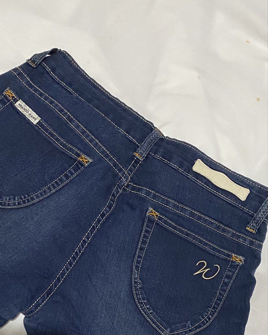 WRANGLER DARK WASH FITTED DENIM CAPRIS (Category: Shorts) located in Pasig City. Submitted by thriftbycelle (Listing ID 1466393969, Image 3). Description: you can never go wrong with classic Wrangler! features a deep indigo wash, gold contrast stitching, and authentic branded hardware. a timeless staple that easily elevates any casual fit. 𐙚 Brand: Wrangler 𐙚 Size: Tagged 27 𐙚 Condition: 9/10 (deep indigo wash, tight stitching, crisp tags) 𐙚 