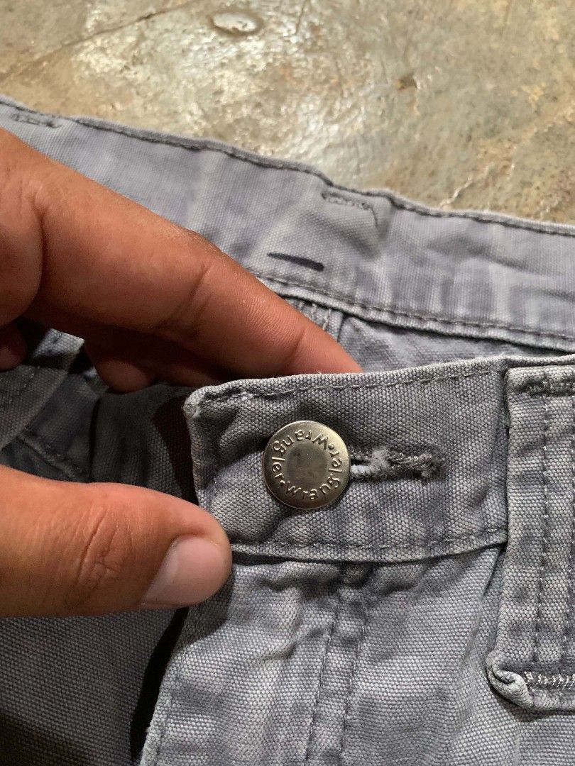 Wrangler Jorts Carpenter (Category: Shorts) located in Manila. Submitted by clutchthrift (Listing ID 1466479636, Image 3). Description: Wrangler Jorts Carpenter Size 34 Price 500.