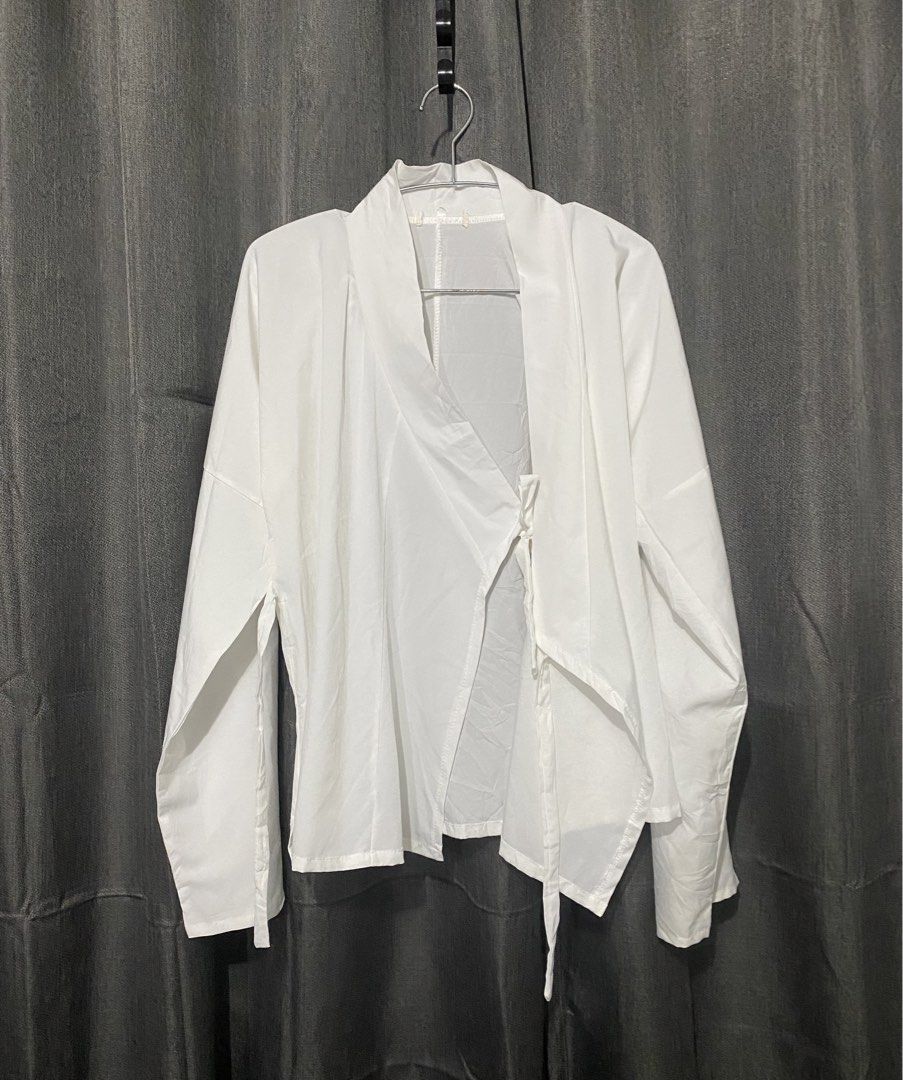Wrap Top (Category: Longsleeves) located in Mandaluyong City. Submitted by aiztyle (Listing ID 1466376596, Image 2). Description: White wrap top Medium to Semi Large SALE Php100.00 only.