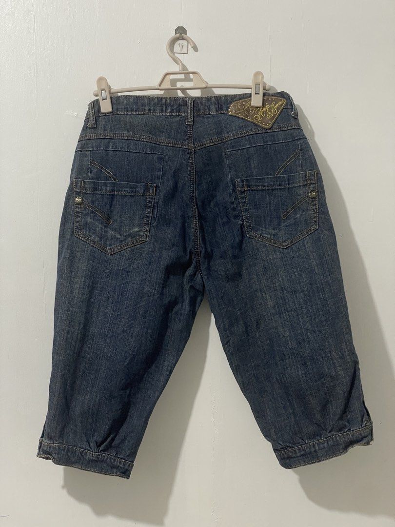 Y2K Apple Bottom Jean Capri Pants Plus size (Category: Other Bottoms) located in Tuguegarao City. Submitted by ziggerryy (Listing ID 1466414259, Image 3). Description: No flaws. No holes W34-36 L24 ‼️LAST PRICE ALREADY‼️.
